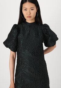 Selected Femme SLFSIV VILMA SHORT DRESS - Koktejlové šaty / šaty na párty - scarab