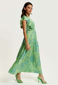 Liquorish ANIMAL PRINT WRAP - Maxi dress - green