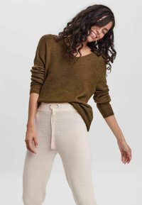 Vero Moda VMCREWLEFILE V-NECK  NOOS - Džemperis - dark olive