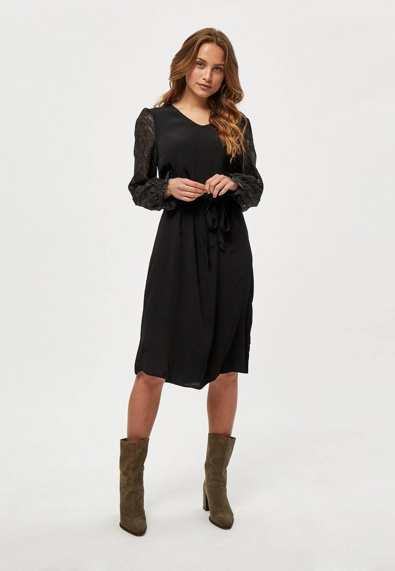 Damen Freizeitkleider | PEPPERCORN Freizeitkleid black/schwarz - EG36706 Damen Freizeitkleider | PEPPERCORN Freizeitkleid black/schwarz - EG36706