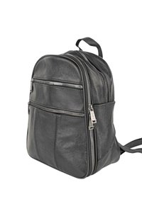 Mochila de cuero negro con forma redondeada, que cuenta con dos bolsillos frontales con cremallera, superficie texturizada y correas de hombro ajustables.