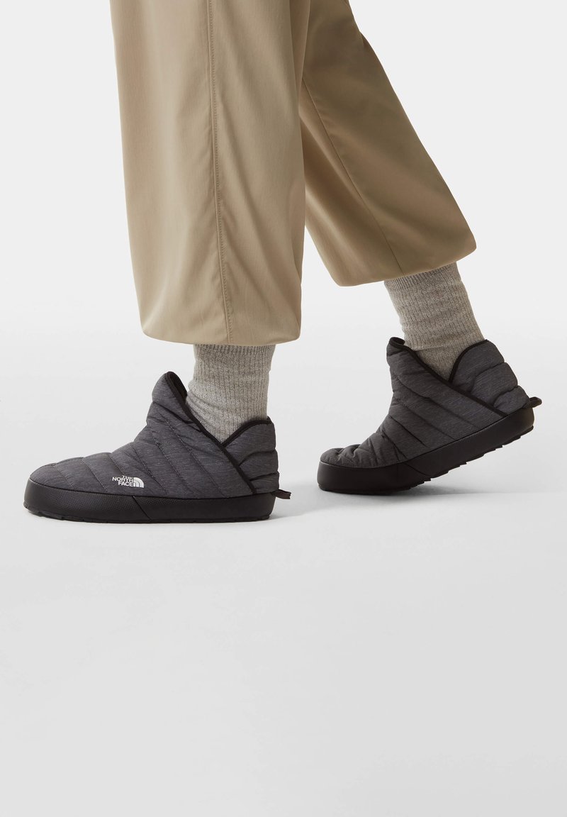 The North Face THERMOBALL TRACTION BOOTIE - Botas para la nieve - PHANTOM GREY HEATHER PRINT/BLACK