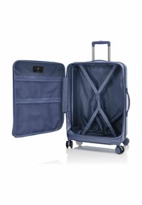 Hartschalenkoffer in Blau. Das Innere verfügt über eine Netz-Reißverschlusstasche und Kreuzgurtstraps. Teleskopgriff und vier leichtgängige Rollen.