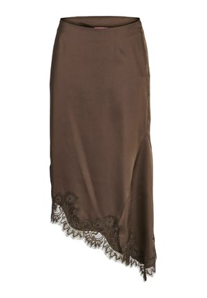 Jupe midi en satin marron avec un ourlet asymétrique et une bordure en dentelle florale le long du bord inférieur.