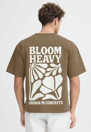 Casual Friday, CFRUDE BACKPRINT RELAXED - Print T-shirt - olive