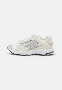 adidas Originals RESPONSE CL - Športni copati - white tint/silver metallic