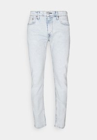 Ljust blå slim-fit denimjeans med knapp- och dragkedjestängning fram, samt fram- och bakfickor, visade mot en vit bakgrund.