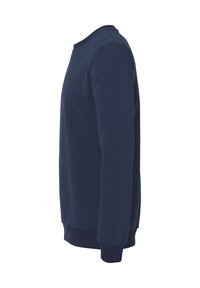 Navyblauwe trui met lange mouwen, ronde hals, geribbelde manchetten en zoom, zachte textuur, casual ontwerp, zijaanzicht weergegeven.