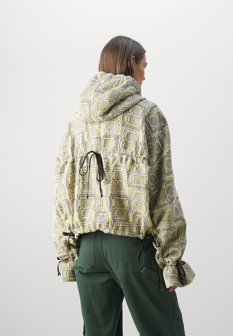 Henrik Vibskov DELIVERY ANORAK - Summer jacket - yellow/black fold 