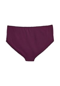 Visoko pasovane, slivovo obarvane spodnje perilo z gladko teksturo in zapletenim črnim čipkastim obrobom ob pasu in odprtinah za noge.