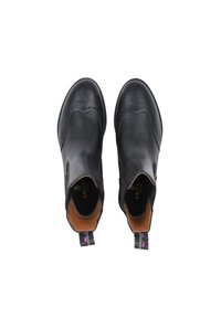 Bottines en cuir noir avec des panneaux élastiques sur les côtés, surface texturée, détails en couture et couleur intérieure contrastante. Équipées de languettes de tirage.