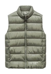 Oliwkowa kamizelka z ociepleniem, z wysokim kołnierzem i zapięciem na zamek z przodu. Posiada poziome pikowanie i gładką fakturę. Bez rękawów.
