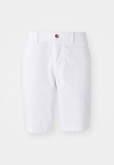 Witte katoenen shorts met een recht ontwerp, twee voorzakken en een enkele knoopsluiting in de taille. Gladde textuur, knielange pasvorm.