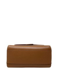 Hnědá kožená obdélníková taška s texturovaným povrchem, viditelným švem a plochým dnem. Jednoduchý design bez dalšího kovového vybavení.