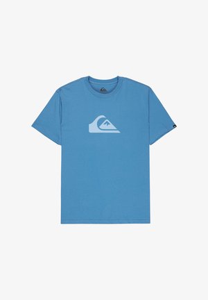 Blå bomulds t-shirt med korte ærmer, der har en stor hvid bølgelogo på forsiden. Rund halsudskæring og standard pasform. Ingen yderligere mønstre eller detaljer.