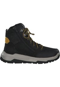 Zwarte enkellaarzen van suede en synthetische materialen met grijze rubberen zolen. Beschikt over gele accenten en ritssluitingen aan de zijkanten.