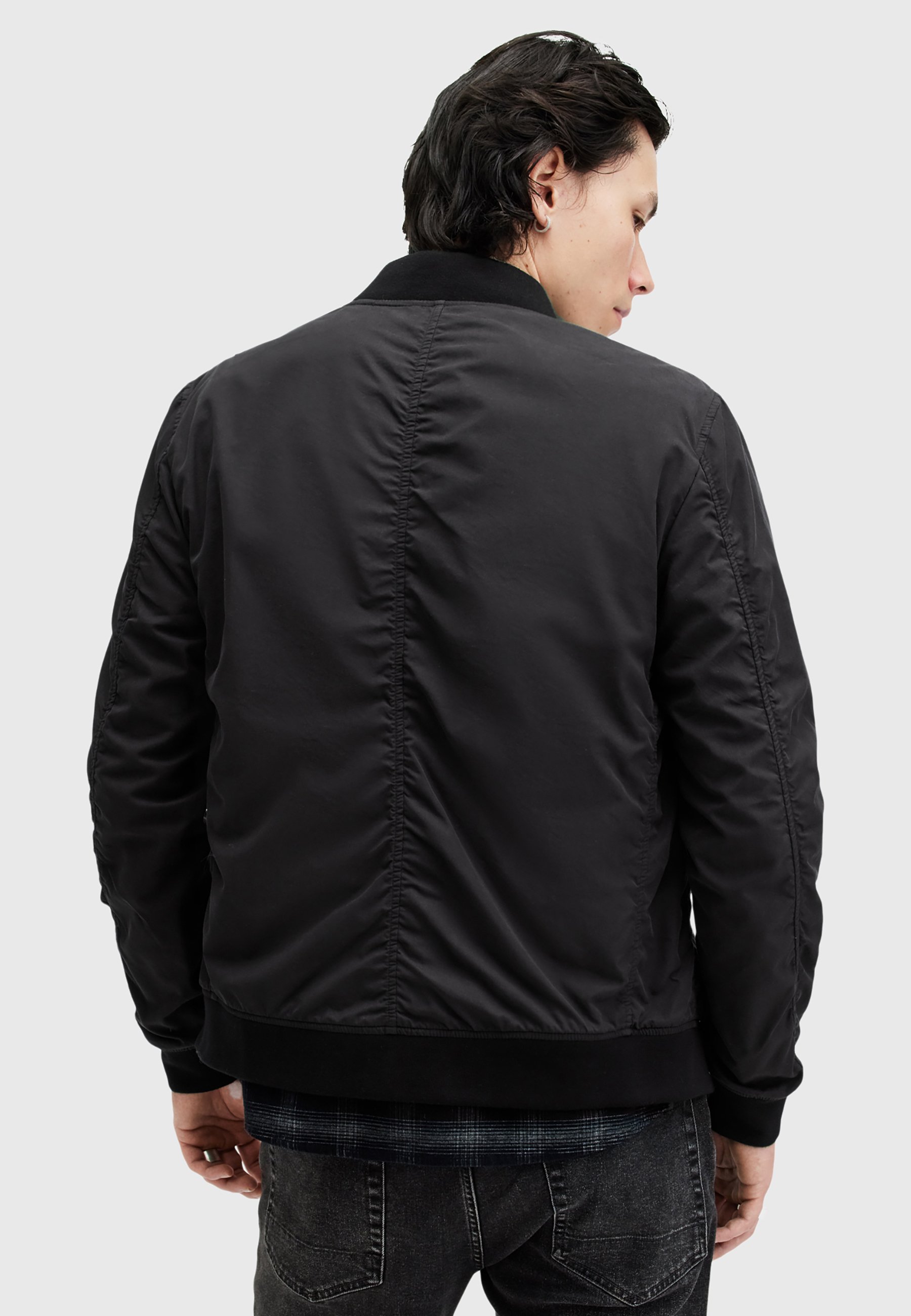 Giacca Bomber Reversibile AllSaints Rev Bassett: Stile Iconico Per Uomo