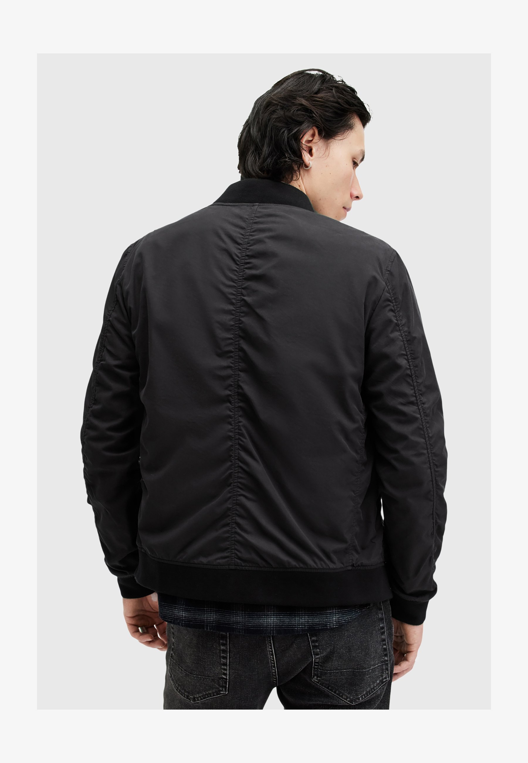 Giacca Bomber Reversibile AllSaints Rev Bassett: Stile Iconico Per Uomo