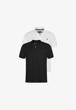 Kaks polo särki, must ja valge. Puuvillane materjal, lühikesed varrukad, kaelusesed ja väikeste logode aktsendid rinnal.