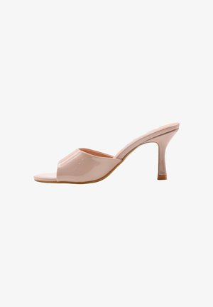 Mule nude in vernice con punta aperta, tacco a blocchetto curvato e design semplice slip-on.