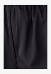Atlasīts, black