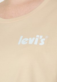 Levi's® Plus PERFECT TEE REFLECTIVE POSTER LOGO - T-shirt estampada - peach puree