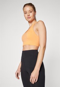 ONLY Play ONPDAISY-2 SEAM BRA  - Sportski grudnjak sa srednje jakom potporom - tangerine