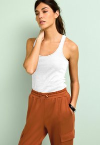 Next SCOOP NECK RIB RACER VEST - Toppi - white