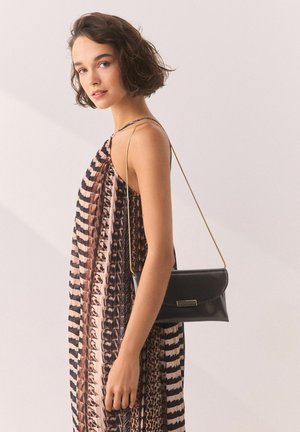 Next, GLOSS CLUTCH BAG - Clutch - chocolate brown