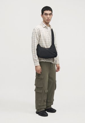 Rains, NISEKO TRAIL CROSSBODY BAG UNISEX - Sac bandoulière - black