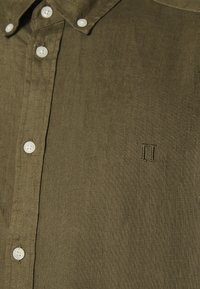 Les Deux KRISTIAN SHIRT - Marškiniai - olive night