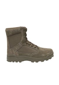 Bota de estilo militar en verde oliva, con parte superior de ante y textil, suela de goma, diseño de cordones y soporte reforzado para el tobillo.