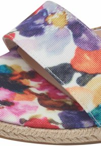 Sandalo con motivo floreale, dai colori multicolore, tomaia in tessuto, suola in juta intrecciata e ampie cinghie per comfort e supporto.