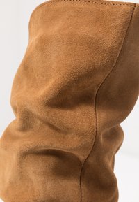 Mis Pepas Saappaat - cognac