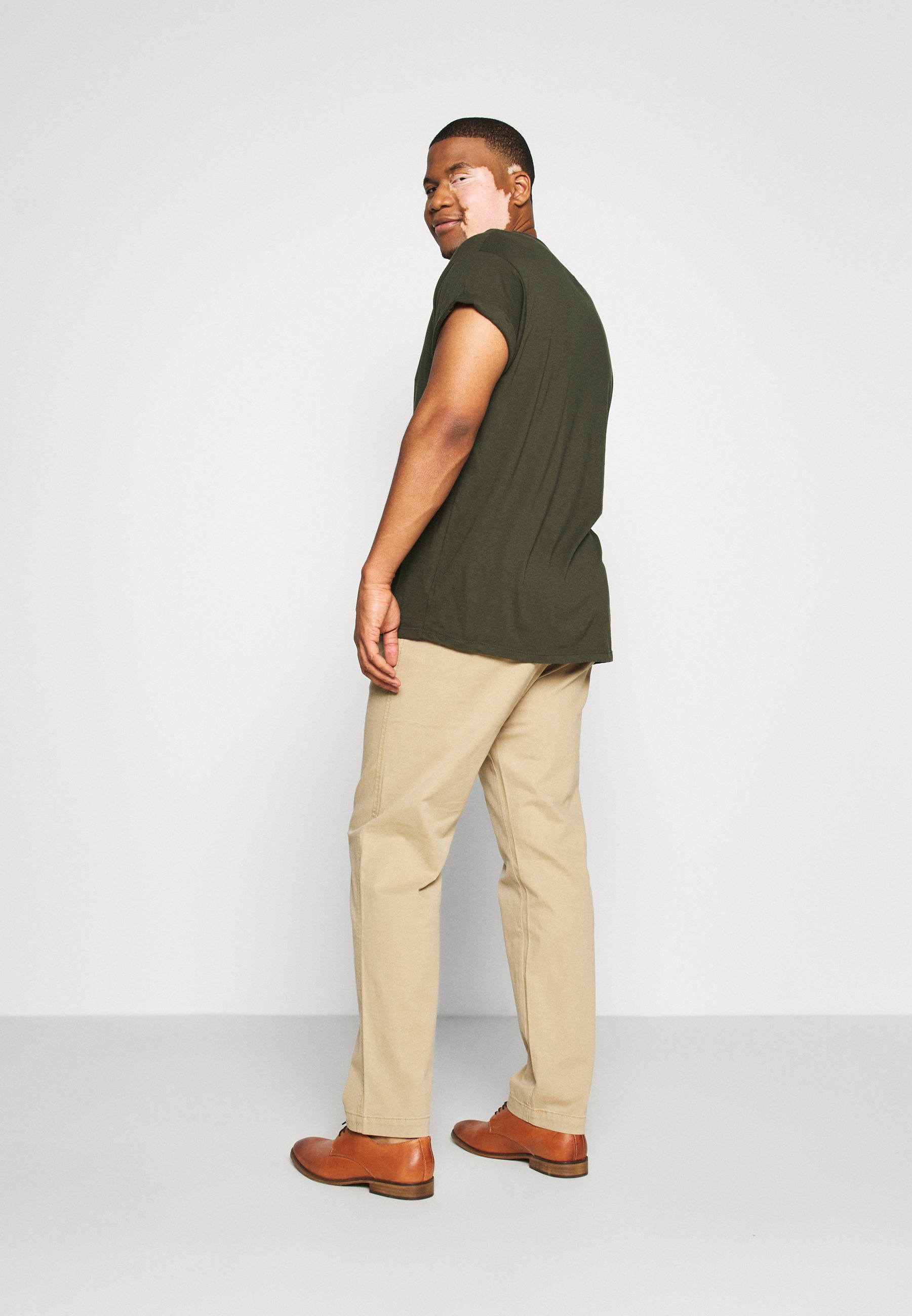 Levi's® Plus CHINO PLUS - Chino - beige/sand/sand - Zalando.de