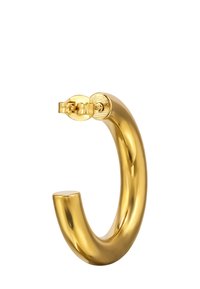 Gouden creolen met een gladde, gepolijste oppervlakte. Het ontwerp heeft een gebogen vorm en een veilige sluiting.