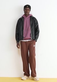 Puma RELAXED TRACK PANTS - Trainingsbroek - espresso brown