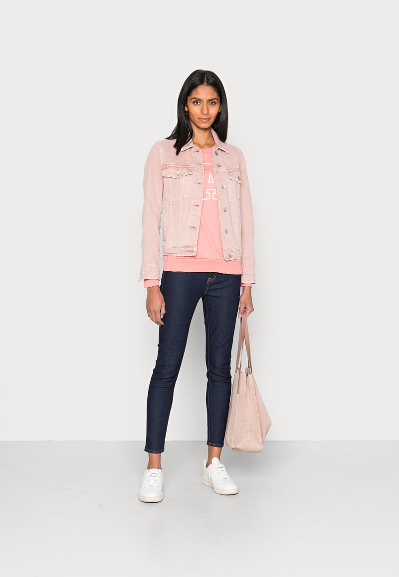 Damen Sweatshirts | GAP LOGO CREW Sweatshirt gravlax/rot - PF00535 Damen Sweatshirts | GAP LOGO CREW Sweatshirt gravlax/rot - PF00535
