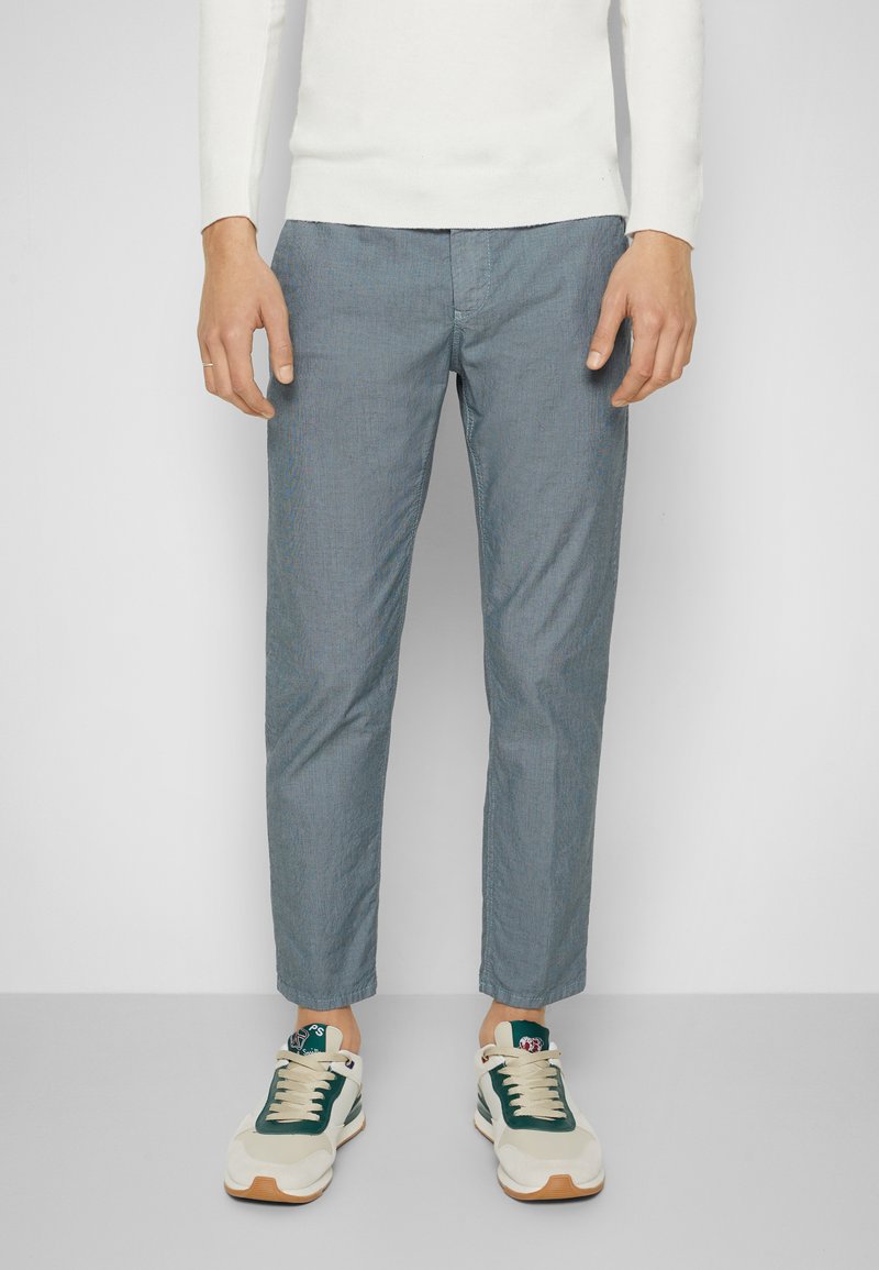Herren T-shirts & Polos | Dondup PANTALONE PABLO Chino light powder blue/hellblau - DT08575 Herren T-shirts & Polos | Dondup PANTALONE PABLO Chino light powder blue/hellblau - DT08575