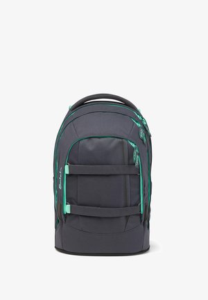 Grauer Rucksack mit türkisfarbenen Akzenten, ausgestattet mit gepolsterten Trägern, mehreren Reißverschlusstaschen und seitlichen Netzfächern für zusätzlichen Stauraum.