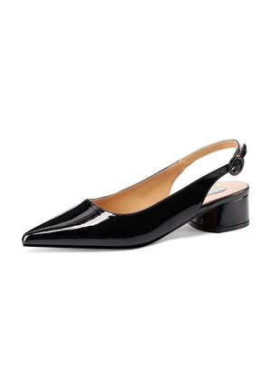 Tacchi slingback in vernice nera con punta affusolata, tacco a blocco basso e cinturino regolabile con fibbia circolare.