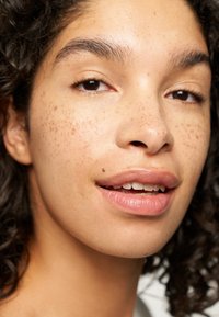 ILIA Beauty SKIN REWIND COMPLEXION STICK - Concealer - 12n sycamore