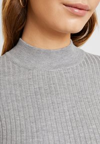 Even&Odd Sweter