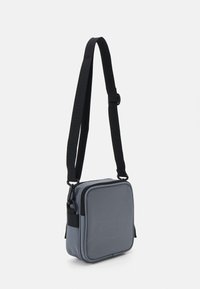 Carhartt WIP ESSENTIALS BAG SMALL UNISEX - Keresztpántos táska - dove grey