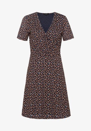 Robe portefeuille bleu marine foncé avec des manches courtes, ornée d'un motif floral orange, crème et bleu. Tissu doux avec une taille cintrée et un ourlet évasé.