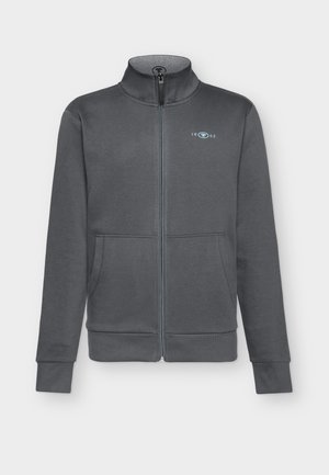 Grå hettejakke med høy krage, to frontlommer, og en subtil blå logo med "1962". Mykt stoff, standard passform, og ribbede mansjetter.