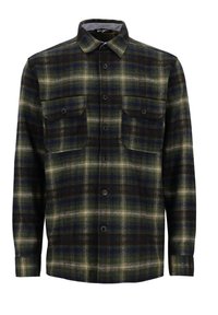 Camisa de franela a cuadros en verde oscuro, azul marino y crema, con un diseño de botones, dos bolsillos en el pecho y un cuello puntiagudo.