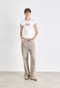ANGIE WITH CONTRAST STITCHING  - T-shirt con stampa - white