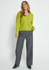 Desires GEA V-NECK - Džemperis - golden lime
