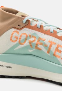 Nike Performance Trail hardloopschoenen - beige